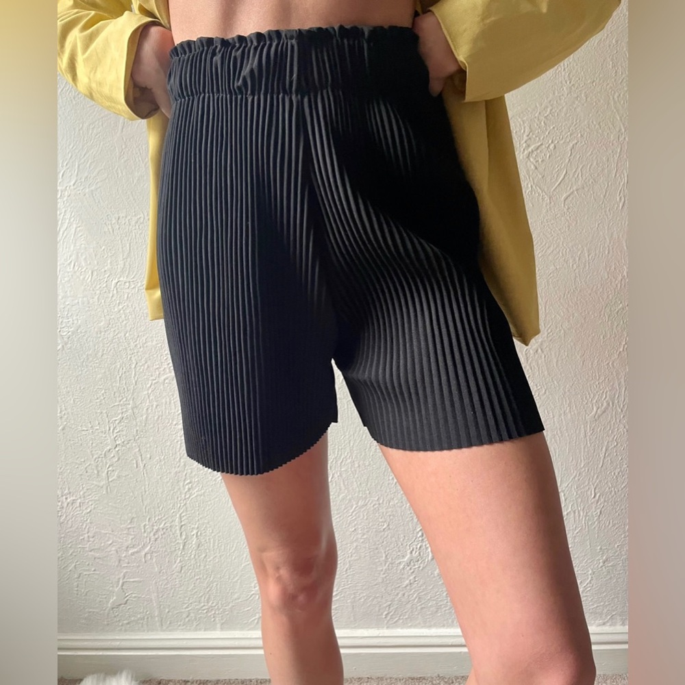 Pleated shorts